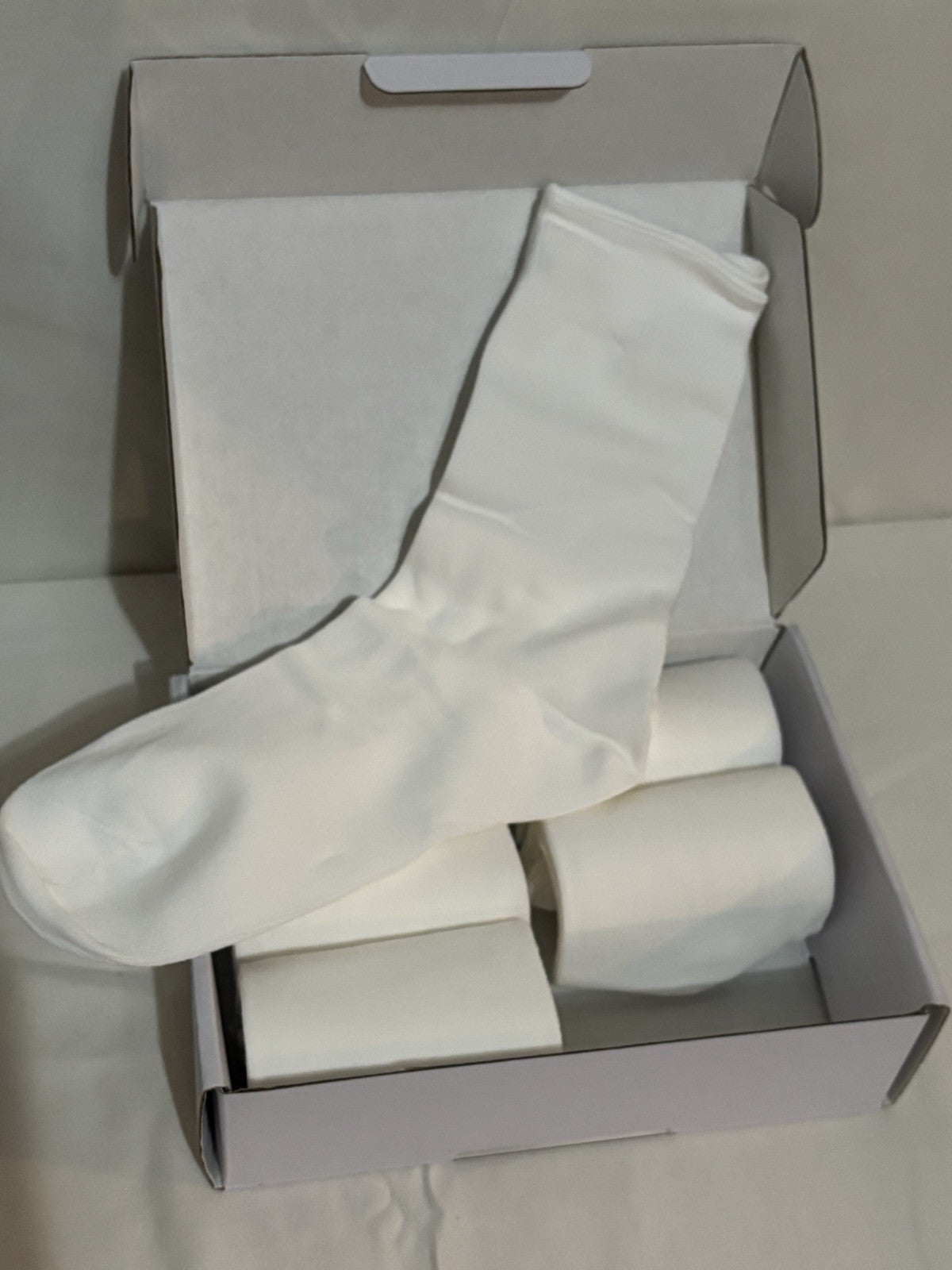 SOLOOM CREW SOCKS, 6 PAIRS, WOMEN'S MEDIUM WHITE ~NEW IN BOX~